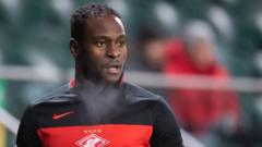 Luton sign former Chelsea wing-back Moses