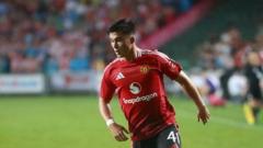 Man Utd's Amass set for Sheff Wed loan
