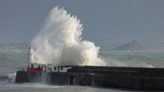 UK hit with high winds as Storm Herminia rolls in