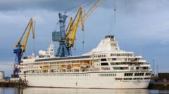 Cruise ship remains in Belfast hours after leaving harbour