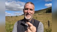 Iolo Williams: 'Sioc' o gael trawiad a strôc o fewn wythnosau i'w gilydd