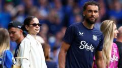 Everton condemn online abuse of Calvert-Lewin’s wife