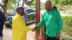 Aliyekuwa katibu mkuu wa CCM Abdulrahman Kinanana na rais John Pombe Magufuli