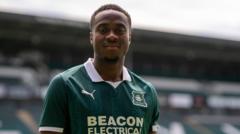 Plymouth Argyle sign St Mirren striker Oseni