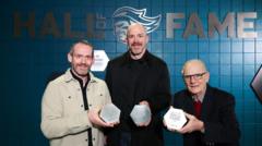 Giants honour past heroes in hall of fame induction