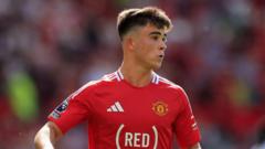 Wednesday sign Man Utd teenager Amass on loan