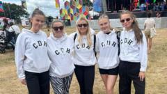 Y ddwy ffrind o Ddyffryn Peris sy'n annog pobl ifanc i  ddawnsio 