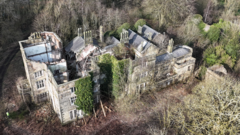 Hundreds oppose plans to restore Tudor mansion