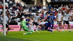 Man Utd's Devaney in talks with Hibs over loan move