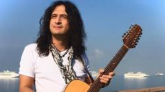 Juan Jade and his guitar