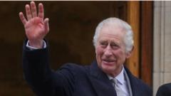 King leaves hospital with Camilla