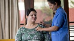 Obesity :भारतात लठ्ठ लोकांचा आकडा होत चाललाय गलेलठ्ठ, जाणून घ्या कारणं