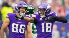 Vikings hold on to deny Rodgers & Jets comeback London win