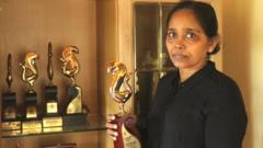තනුජා එන් අයගම රාජ්‍ය සම්මාන සමඟ