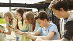 çocuklar sosyal medyada zaman geçiriyor