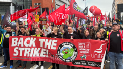 Thousands rally to support striking bin workers