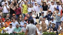 'It can't look like a circus' - Munar accuses crowd of 'lack of respect'