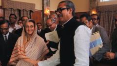 ইন্দিরা গান্ধী ও শেখ মুজিব মৈত্রী চুক্তি সই শেষে
