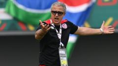 Tunisia coach Mondher Kbaier dey vex during di match