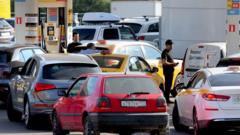 Steve Rosenberg: Shortage of petrol but not patriotism as Russians feel growing impact of war