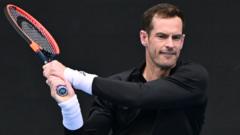 Australian Open: Murray breaks back against Etcheverry - radio & text