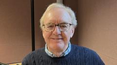 Dewi Llwyd i ymddeol ar ôl 46 mlynedd o ddarlledu