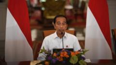 Presiden Joko Widodo mengumumkan harga bahan bakar minyak (BBM) terbaru di Istana Merdeka, Jakarta, Sabtu (3/9/2022).
