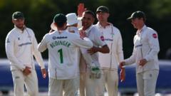 Leicestershire close in on win over Derbyshire