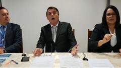 Bolsonaro em live de 18 de março de 2021, quando imitou pacientes com falta de ar