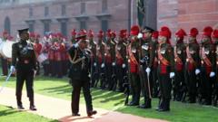 नेपाल र भारतका सेनाध्यक्ष एक अर्काको सेनाका मानार्थ महारथी हुने परम्परा सन् १९५० मा आरम्भ भएको बताइन्छ