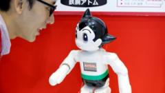 铁臂阿童木机器人 2018年东京世界机器人峰会上以卡通人物阿童木为原型的机器人