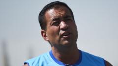 Pakistan name Hollioake batting coach for Test tour