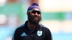 Surrey spinner Virdi signs contract extension