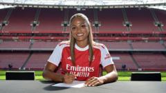 Arsenal sign Taylor Hinds after Liverpool contract expires