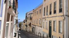 rua residencial em Lisboa