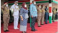 Samia akiwa na Uhuru