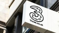 Three apologises as thousands without mobile service