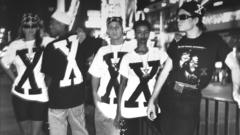 Sekelompok anak muda mengenakan baju berlogo huruf X