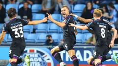 Moore's Huddersfield snatch late draw at Coventry