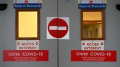 Двери ковидного отделения французской больницы