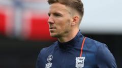 Ipswich midfielder Evans has knee surgery