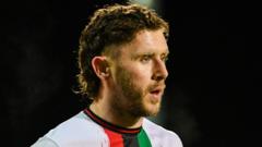 Glentoran and Glenavon progress in knockout ties