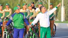 Presidente Berdymukhammedov em passeio de bicicleta