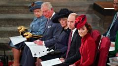 La reina Isabel, el príncipe Carlos, Camilla de Cornwall, el príncipe William y Kate Middleton