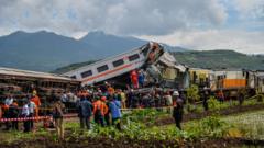 Dua kereta tabrakan di Bandung, proyek jalur ganda dan sistem keamanan disorot