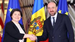 Премьер-министр Молдовы Наталья Гаврилица и глава Евросовета Шарль Мишель