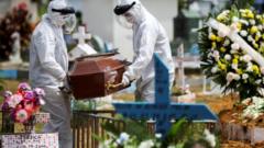 Homens enterram vítimacodigo rodadas gratis betanocovid-19codigo rodadas gratis betanoManaus