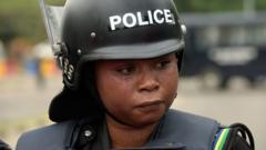 Nigeri police woman dey sweat on duty