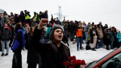 Hundreds chant anti-Putin slogans at Navalny funeral