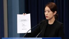 압수수색 당일 청와대 춘추관에서 브리핑하고 있는 고민정 대변인